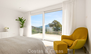 Elegante villa de lujo de estilo contemporáneo en venta en las colinas de Marbella Este 800270 