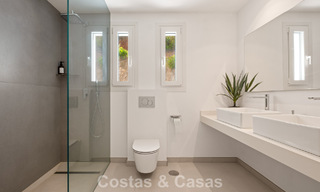 Elegante villa de lujo de estilo contemporáneo en venta en las colinas de Marbella Este 800271 
