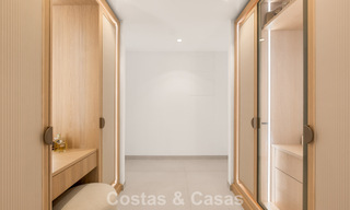 Elegante villa de lujo de estilo contemporáneo en venta en las colinas de Marbella Este 800272 