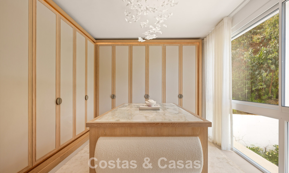 Elegante villa de lujo de estilo contemporáneo en venta en las colinas de Marbella Este 800273