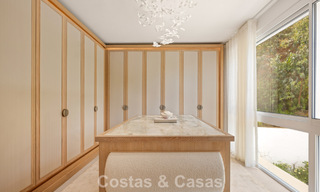 Elegante villa de lujo de estilo contemporáneo en venta en las colinas de Marbella Este 800273 