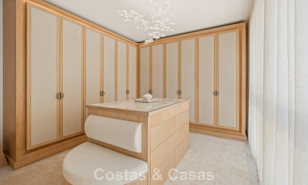 Elegante villa de lujo de estilo contemporáneo en venta en las colinas de Marbella Este 800275