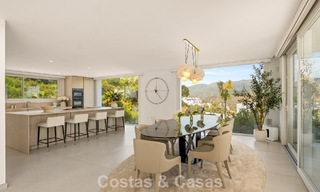 Elegante villa de lujo de estilo contemporáneo en venta en las colinas de Marbella Este 800286 