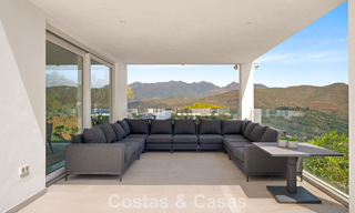Elegante villa de lujo de estilo contemporáneo en venta en las colinas de Marbella Este 800289 