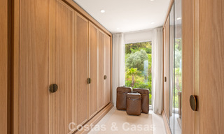 Elegante villa de lujo de estilo contemporáneo en venta en las colinas de Marbella Este 800295 