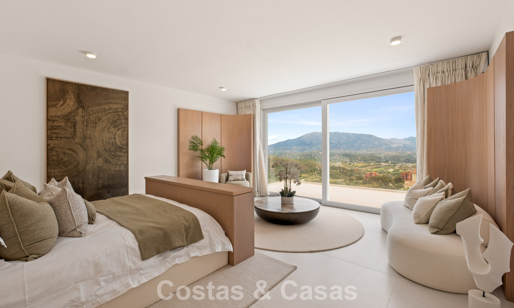 Elegante villa de lujo de estilo contemporáneo en venta en las colinas de Marbella Este 800296
