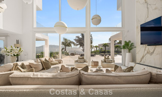 Elegante villa de lujo de estilo contemporáneo en venta en las colinas de Marbella Este 800300 