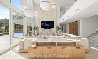 Elegante villa de lujo de estilo contemporáneo en venta en las colinas de Marbella Este 800303 