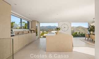 Elegante villa de lujo de estilo contemporáneo en venta en las colinas de Marbella Este 800304 