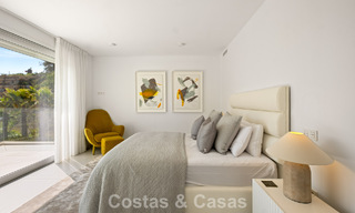 Elegante villa de lujo de estilo contemporáneo en venta en las colinas de Marbella Este 800308 