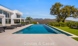 Elegante villa de lujo de estilo contemporáneo en venta en las colinas de Marbella Este 800310 