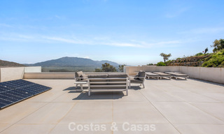 Elegante villa de lujo de estilo contemporáneo en venta en las colinas de Marbella Este 800320 