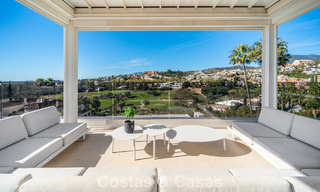 Sofisticada villa de lujo en venta con vistas panorámicas en el prestigioso valle del golf de Nueva Andalucía, Marbella 800325 
