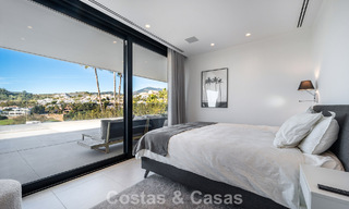 Sofisticada villa de lujo en venta con vistas panorámicas en el prestigioso valle del golf de Nueva Andalucía, Marbella 800327 