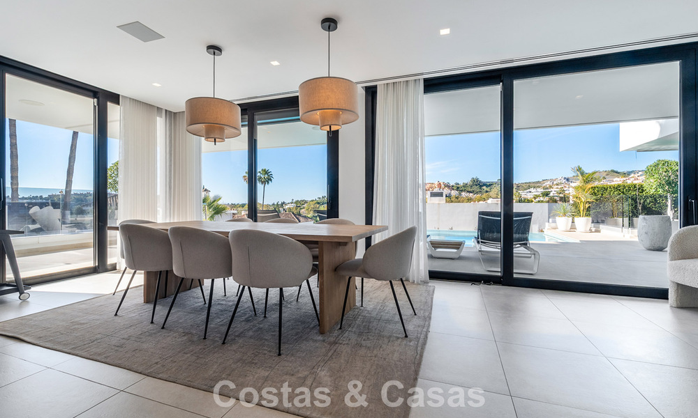 Sofisticada villa de lujo en venta con vistas panorámicas en el prestigioso valle del golf de Nueva Andalucía, Marbella 800329