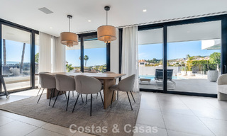 Sofisticada villa de lujo en venta con vistas panorámicas en el prestigioso valle del golf de Nueva Andalucía, Marbella 800329 