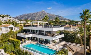Sofisticada villa de lujo en venta con vistas panorámicas en el prestigioso valle del golf de Nueva Andalucía, Marbella 800333 
