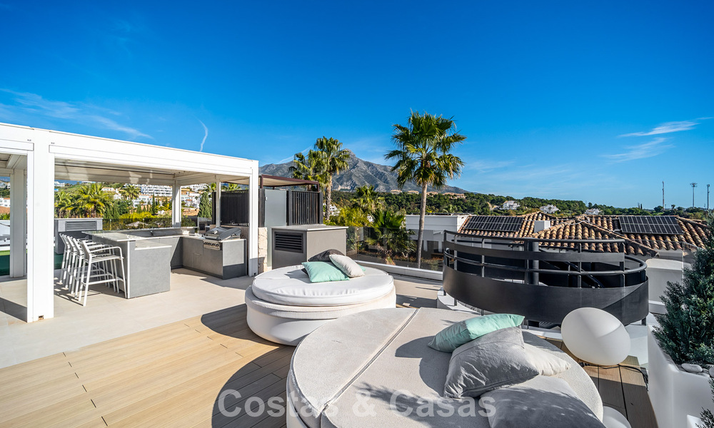 Sofisticada villa de lujo en venta con vistas panorámicas en el prestigioso valle del golf de Nueva Andalucía, Marbella 800334