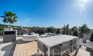 Sofisticada villa de lujo en venta con vistas panorámicas en el prestigioso valle del golf de Nueva Andalucía, Marbella 800336 