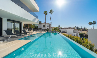 Sofisticada villa de lujo en venta con vistas panorámicas en el prestigioso valle del golf de Nueva Andalucía, Marbella 800339 