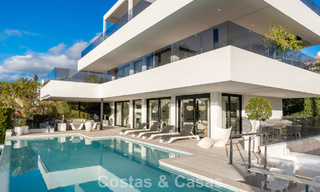 Sofisticada villa de lujo en venta con vistas panorámicas en el prestigioso valle del golf de Nueva Andalucía, Marbella 800340 