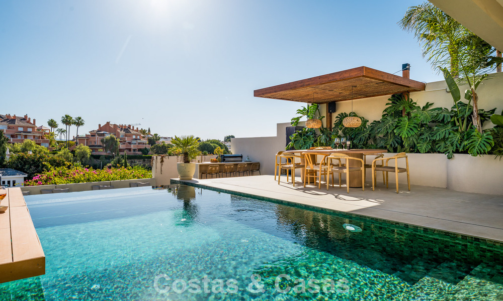 Villa moderna de lujo reformada con impresionantes vistas en venta en Nueva Andalucía, Marbella 800349