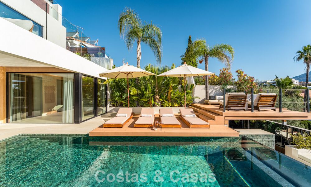 Villa moderna de lujo reformada con impresionantes vistas en venta en Nueva Andalucía, Marbella 800350
