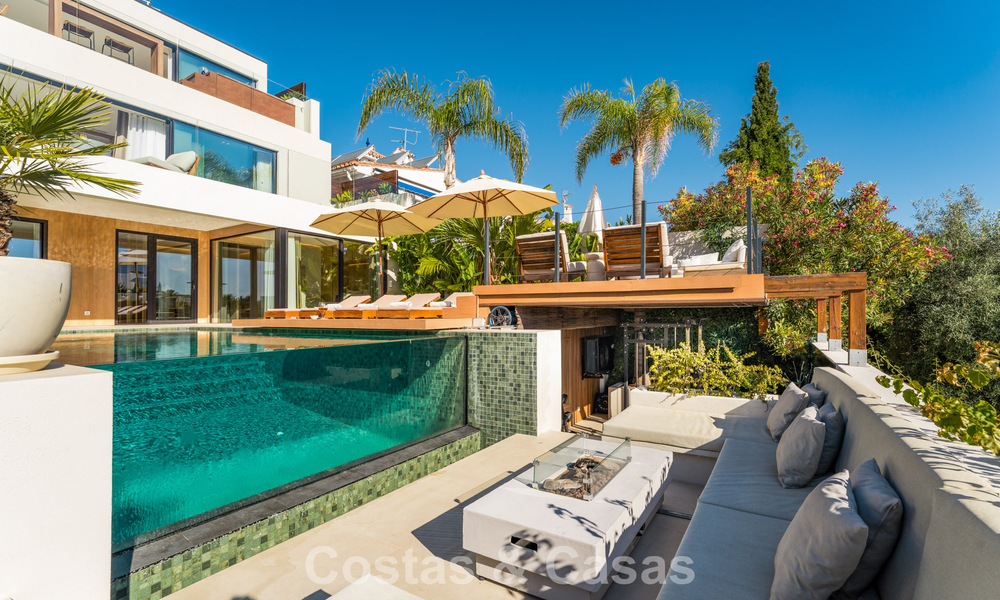 Villa moderna de lujo reformada con impresionantes vistas en venta en Nueva Andalucía, Marbella 800351