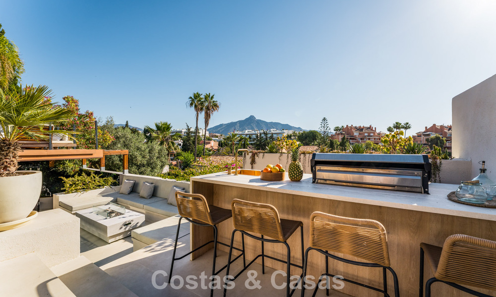 Villa moderna de lujo reformada con impresionantes vistas en venta en Nueva Andalucía, Marbella 800352