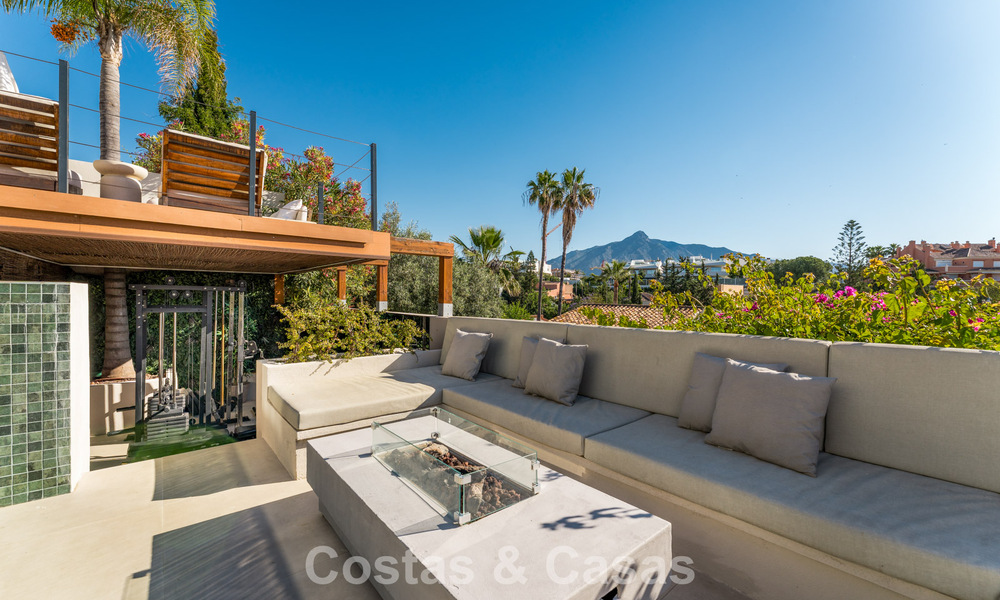 Villa moderna de lujo reformada con impresionantes vistas en venta en Nueva Andalucía, Marbella 800357