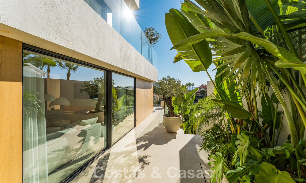 Villa moderna de lujo reformada con impresionantes vistas en venta en Nueva Andalucía, Marbella 800358