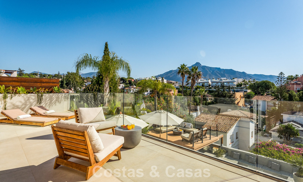 Villa moderna de lujo reformada con impresionantes vistas en venta en Nueva Andalucía, Marbella 800359