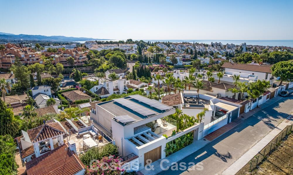 Villa moderna de lujo reformada con impresionantes vistas en venta en Nueva Andalucía, Marbella 800367