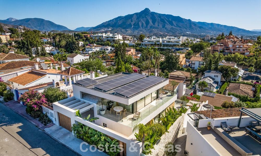 Villa moderna de lujo reformada con impresionantes vistas en venta en Nueva Andalucía, Marbella 800368