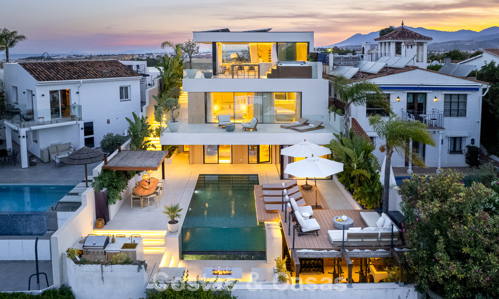 Villa moderna de lujo reformada con impresionantes vistas en venta en Nueva Andalucía, Marbella 800370