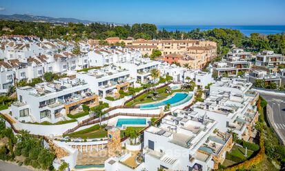 Lujosa casa adosada en venta cerca de Puente Romano, Milla de Oro de Marbella 800378