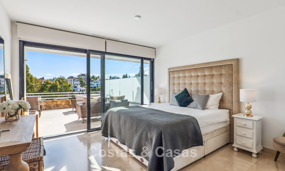 Lujosa casa adosada en venta cerca de Puente Romano, Milla de Oro de Marbella 800385