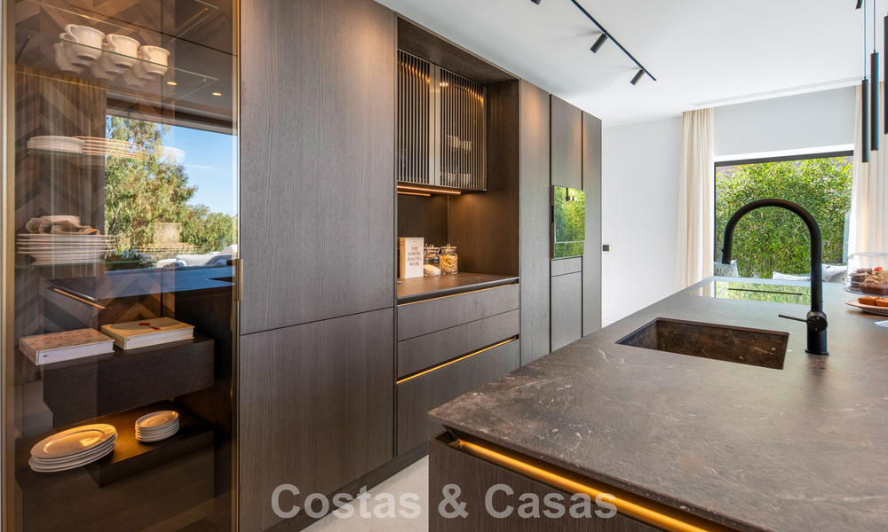 Moderna villa de lujo mediterránea en venta en una urbanización cerrada en Marbella - Benahavís 800401