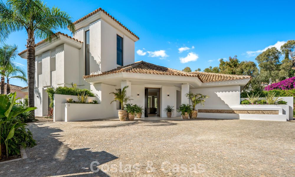 Moderna villa de lujo mediterránea en venta en una urbanización cerrada en Marbella - Benahavís 800405