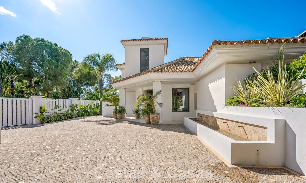 Moderna villa de lujo mediterránea en venta en una urbanización cerrada en Marbella - Benahavís 800407