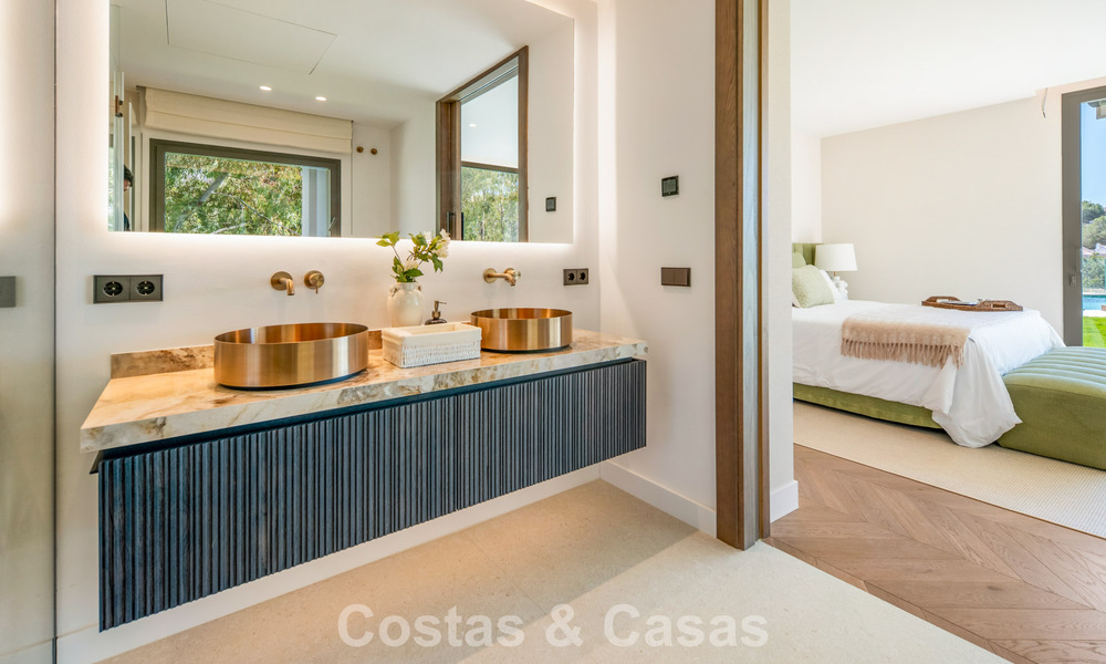 Moderna villa de lujo mediterránea en venta en una urbanización cerrada en Marbella - Benahavís 800440