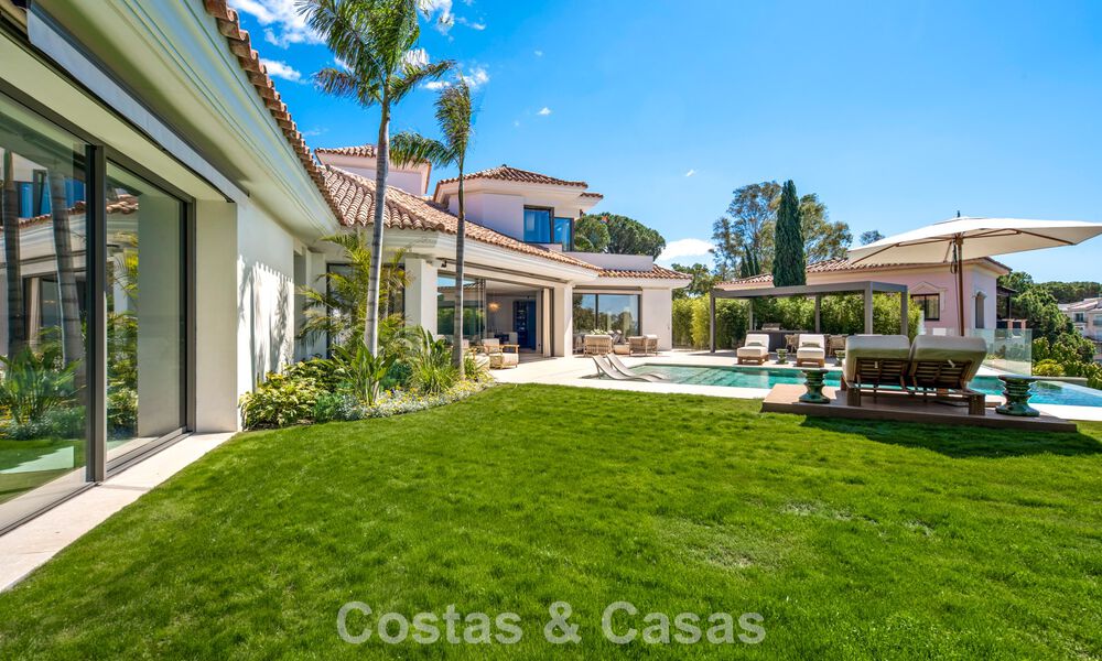 Moderna villa de lujo mediterránea en venta en una urbanización cerrada en Marbella - Benahavís 800457