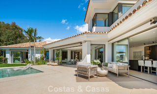 Moderna villa de lujo mediterránea en venta en una urbanización cerrada en Marbella - Benahavís 800459 