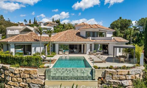 Moderna villa de lujo mediterránea en venta en una urbanización cerrada en Marbella - Benahavís 800471