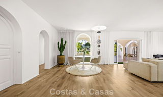 Villa de lujo mediterránea de una sola planta en venta en primera línea de golf en Guadalmina, Marbella 800561 
