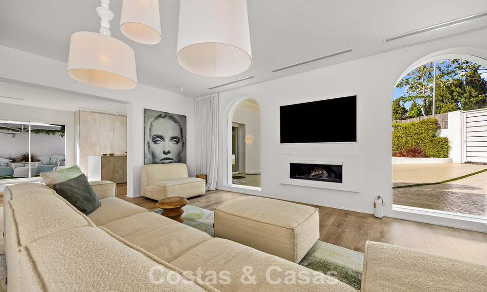 Villa de lujo mediterránea de una sola planta en venta en primera línea de golf en Guadalmina, Marbella 800563