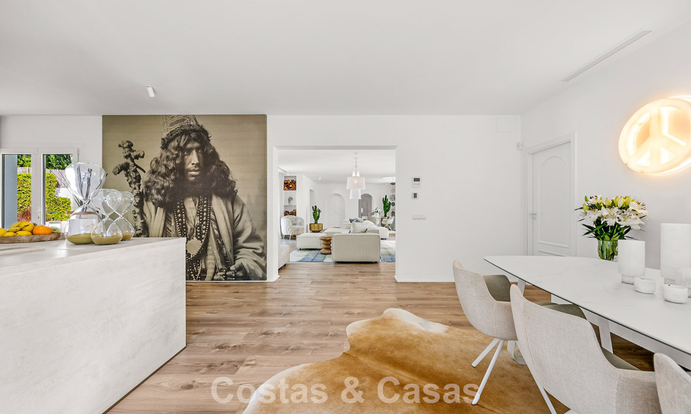 Villa de lujo mediterránea de una sola planta en venta en primera línea de golf en Guadalmina, Marbella 800565