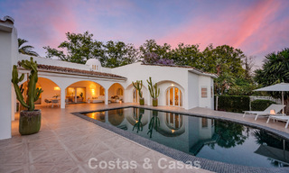 Villa de lujo mediterránea de una sola planta en venta en primera línea de golf en Guadalmina, Marbella 800569 