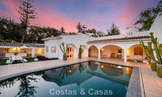 Villa de lujo mediterránea de una sola planta en venta en primera línea de golf en Guadalmina, Marbella 800571 