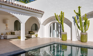 Villa de lujo mediterránea de una sola planta en venta en primera línea de golf en Guadalmina, Marbella 800573 